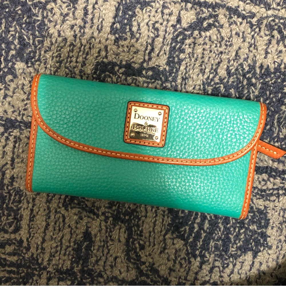 Dooney & Bourke wallet